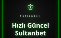 Dizüstü bilgisayarında hızlı güncel Sultanbet platformunu kullanan adam.